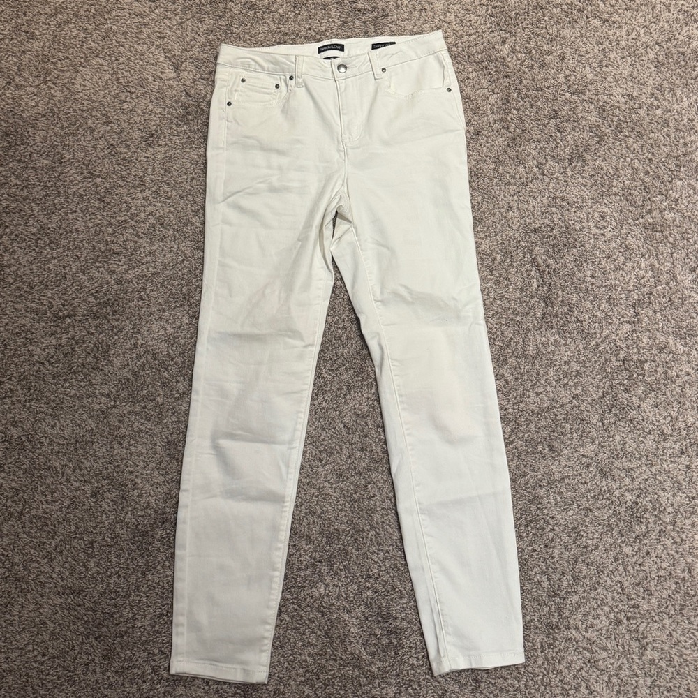 Cream Straight Leg Jeans with Classic Fit